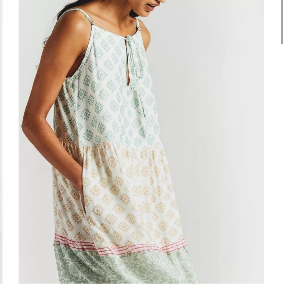 Madewell Green and Cream Midi Dress - M

Excellent condition